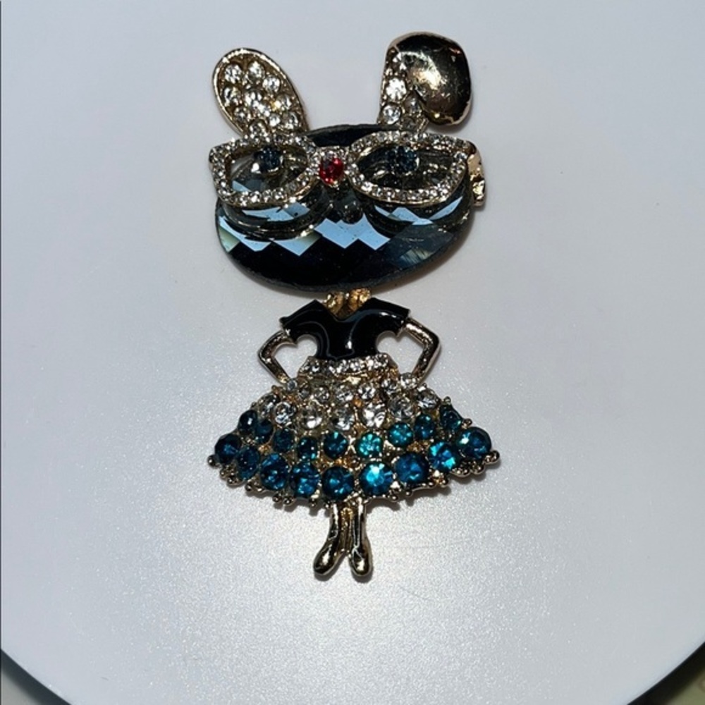 - Sassy Retro Crystal Rhinestone Bunny Brooch - Gold and Blue